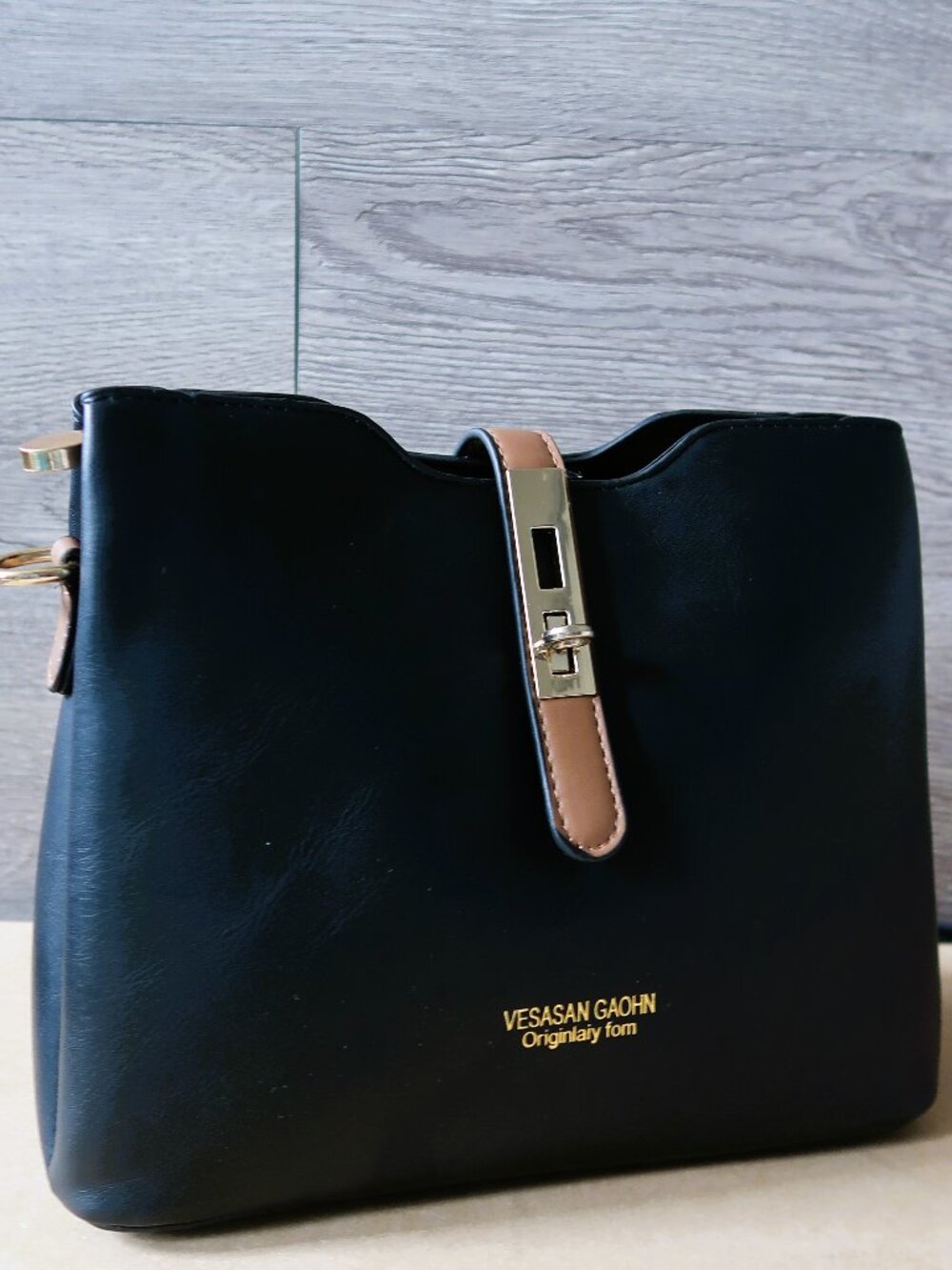Hardware Heartthrob Vasasan Gaohn Black Leather-Look Purse Gold Zip Buckle